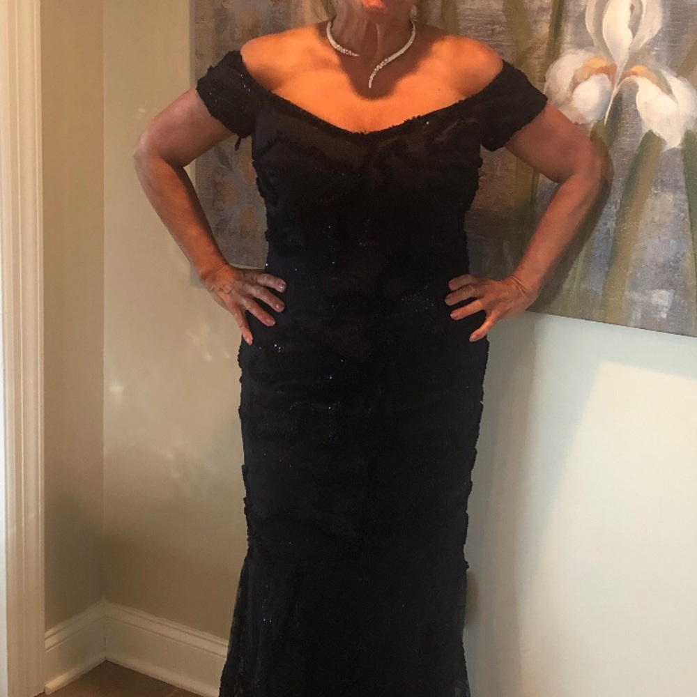 Beautiful deep blue gown w appliqué & small sequins. Mermaid fit w train.